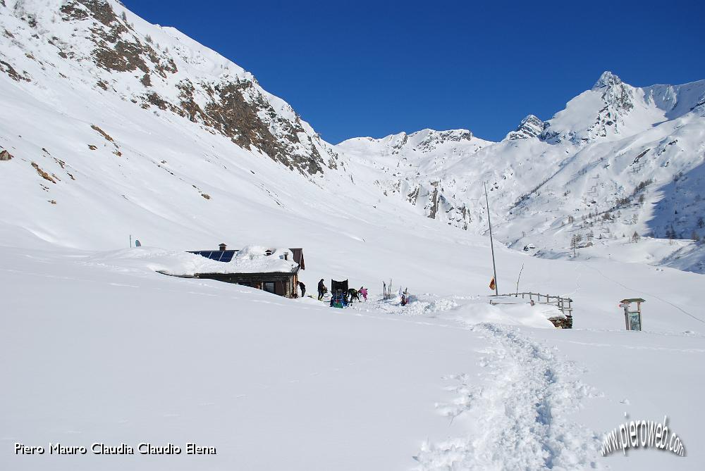 42 Ecco il rifugio.jpg